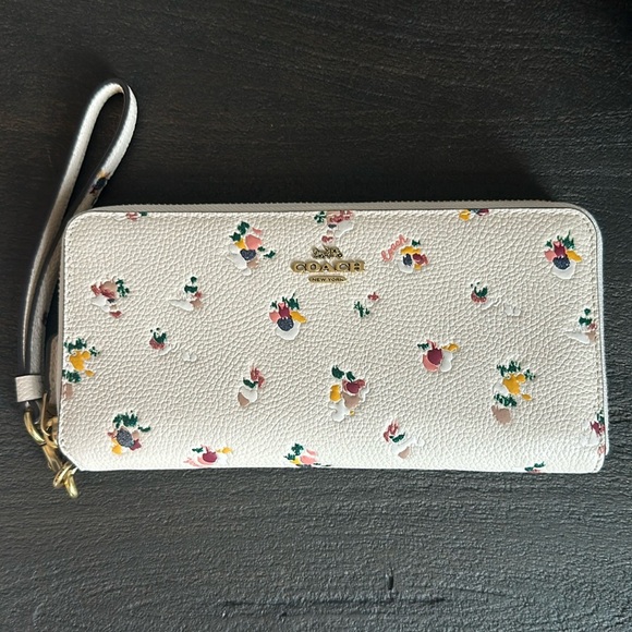 COACH Floral Print Accordion Zip Leather Wallet Chalk/Gold C6314 NWT - Picture 1 of 4